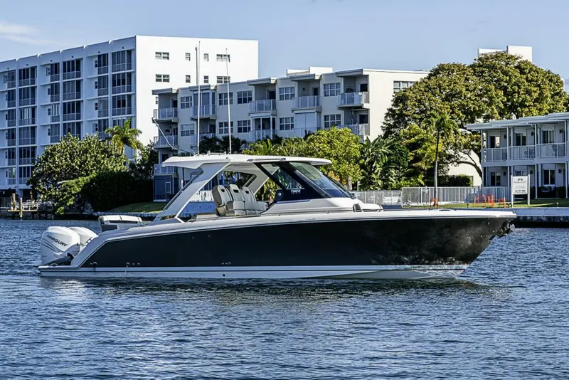 Slide: The Image of Tiara 34LS 2023 - 5919876