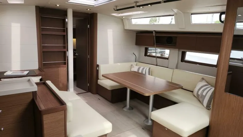 Slide: The Image of 2024 Beneteau Oceanis 51.1 Salon - 5920761