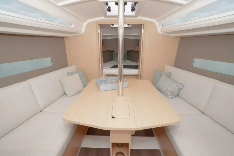 Slide: The Image of Beneteau Oceanis 30.1 Brochure Dinette - 5920787
