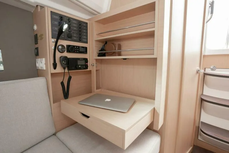 Slide: The Image of Beneteau Oceanis 30.1 Brochure Nav Station - 5920780