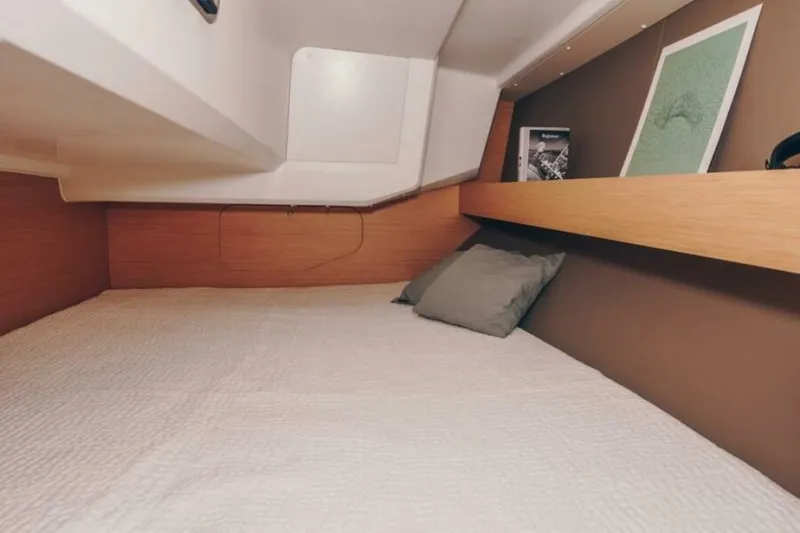 Slide: The Image of Beneteau Oceanis 30.1 Brochure Aft Cabin - 5920782