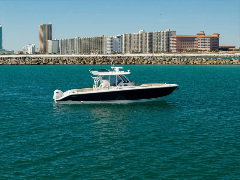 The Image of 2019 36 Pursuit S368 Moon Dogg Profile - 5920994