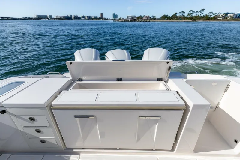 Slide: The Image of 2019 Pursuit S 368 Moon Dogg Cockpit - 5993621