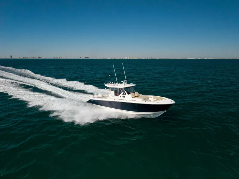 Slide: The Image of 2019 Pursuit S 368 Moon Dogg Running - 5993634