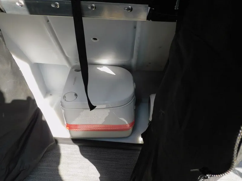 Slide: The Image of Aqua 275 CBE 2023 - 5921037