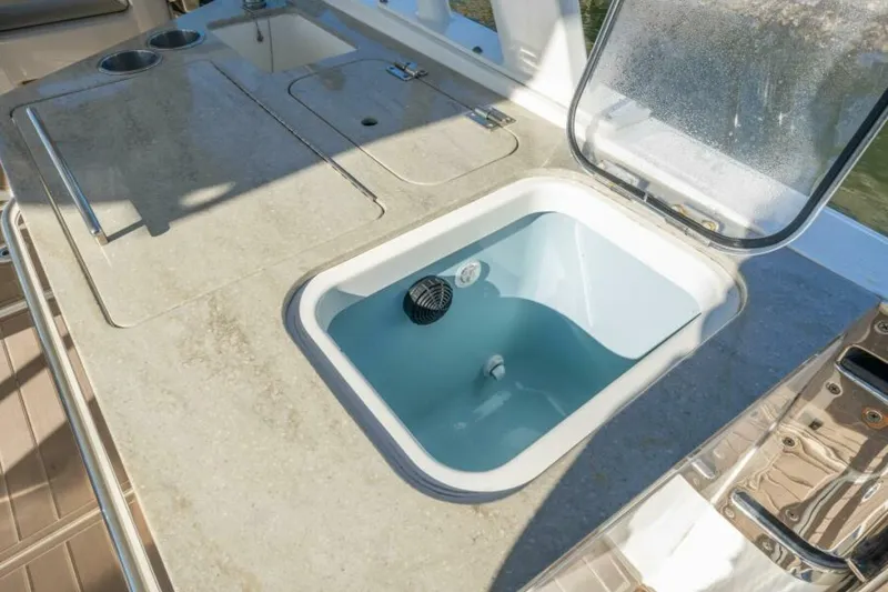 Slide: The Image of 2017 Boston Whaler 320 Vantage Sutra - 5921125