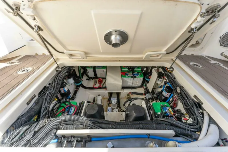 Slide: The Image of 2017 Boston Whaler 320 Vantage Sutra - 5921128