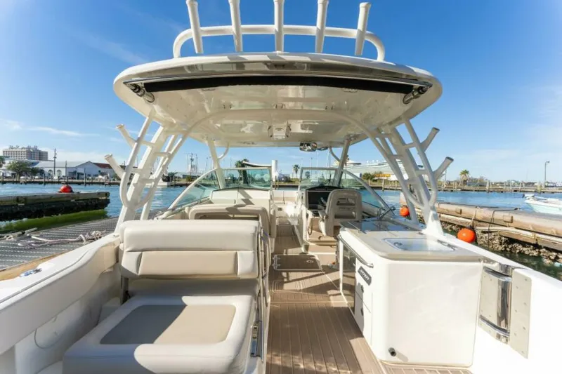 Slide: The Image of 2017 Boston Whaler 320 Vantage Sutra - 5921113