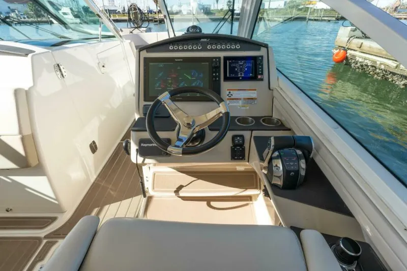 Slide: The Image of 2017 Boston Whaler 320 Vantage Sutra - 5921115