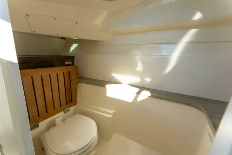 Slide: The Image of 2017 Boston Whaler 320 Vantage Sutra - 5921117