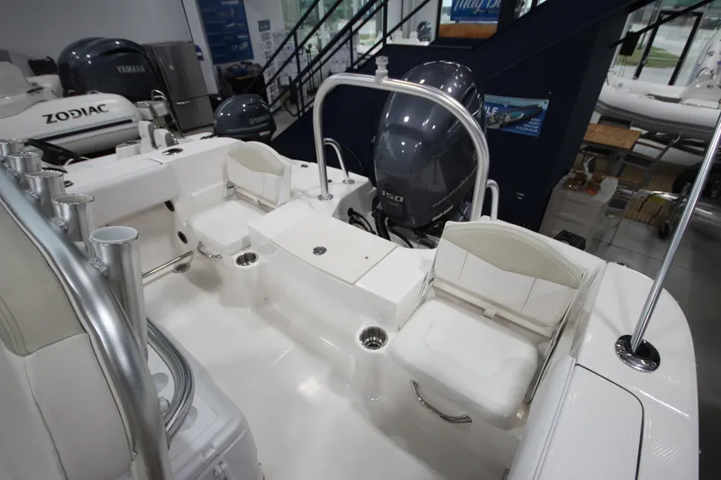 Slide: The Image of Robalo R200 2016 - 6024489