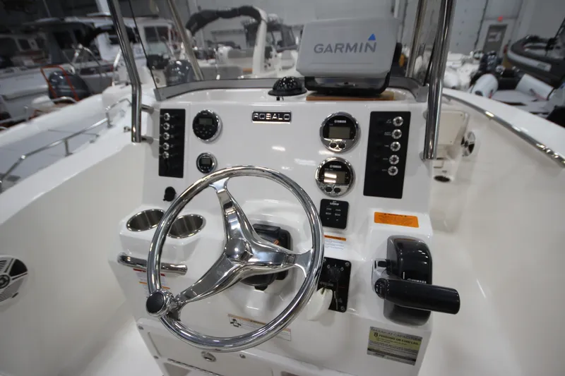 Slide: The Image of Robalo R200 2016 - 6024494