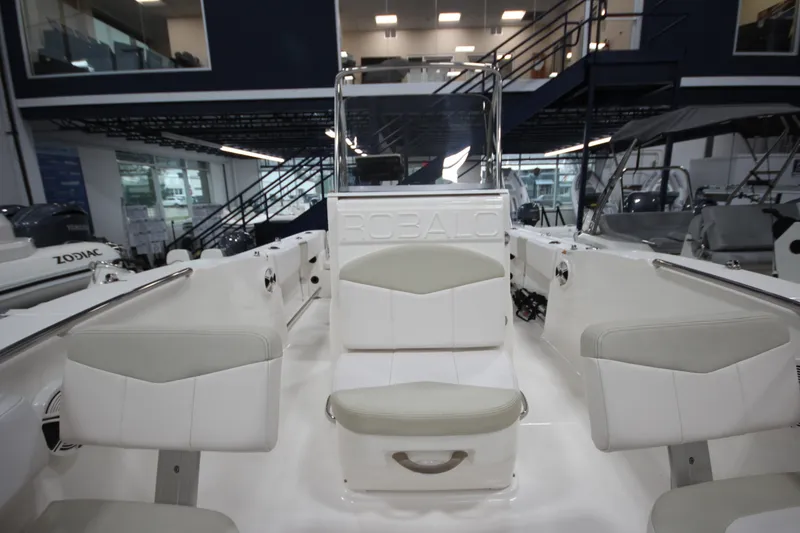 Slide: The Image of Robalo R200 2016 - 6024496