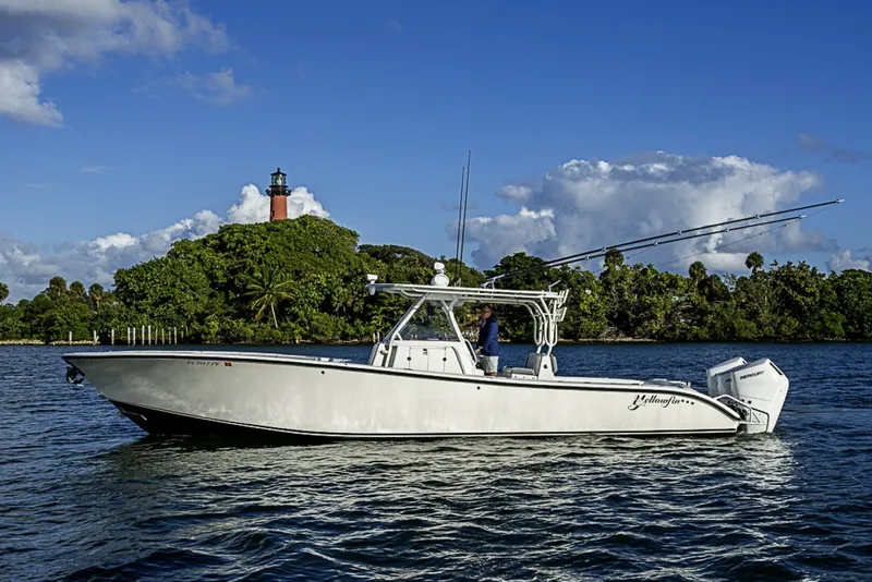 The Image of Yellowfin 39 Offshore 2011 - 5921163