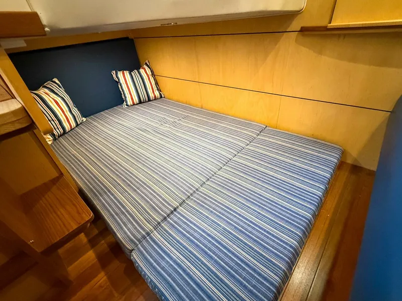 Slide: The Image of Tiara 3600 Coronet 2013 - 5921379