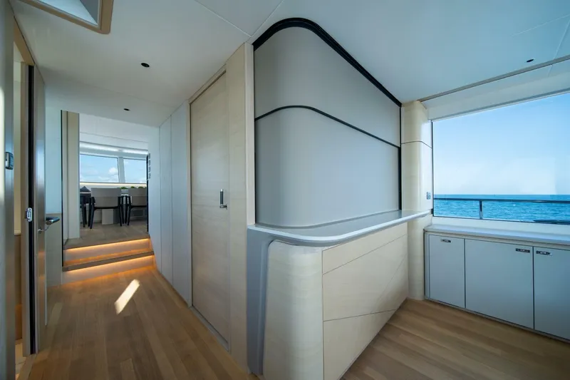 Slide: The Image of Princess 80 -Maravi  Salon 2025 Princess X80 Flybridge - Meravi - 5922569