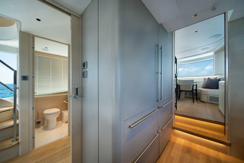 Slide: The Image of 2025 Princess X80 Flybridge - Meravi - 5922590