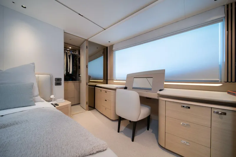 Slide: The Image of 2025 Princess X80 Flybridge - Meravi - 5922638