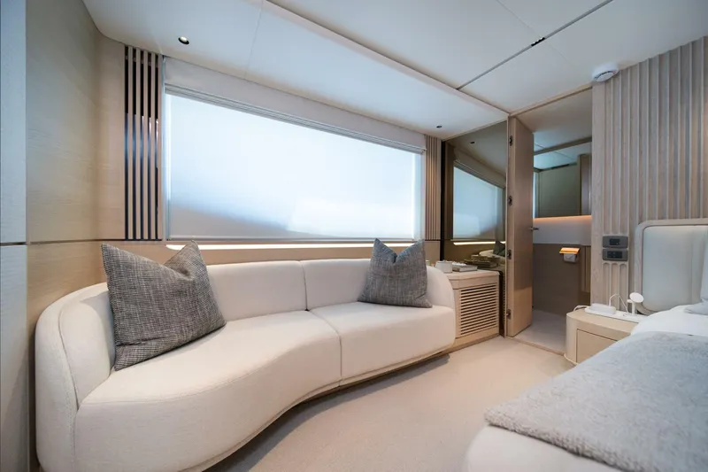 Slide: The Image of 2025 Princess X80 Flybridge - Meravi - 5922642