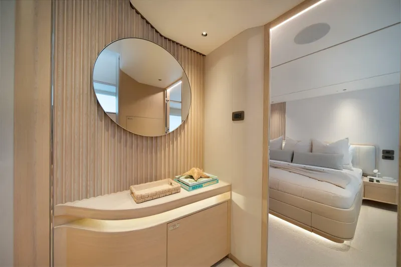 Slide: The Image of 2025 Princess X80 Flybridge - Meravi - 5922609