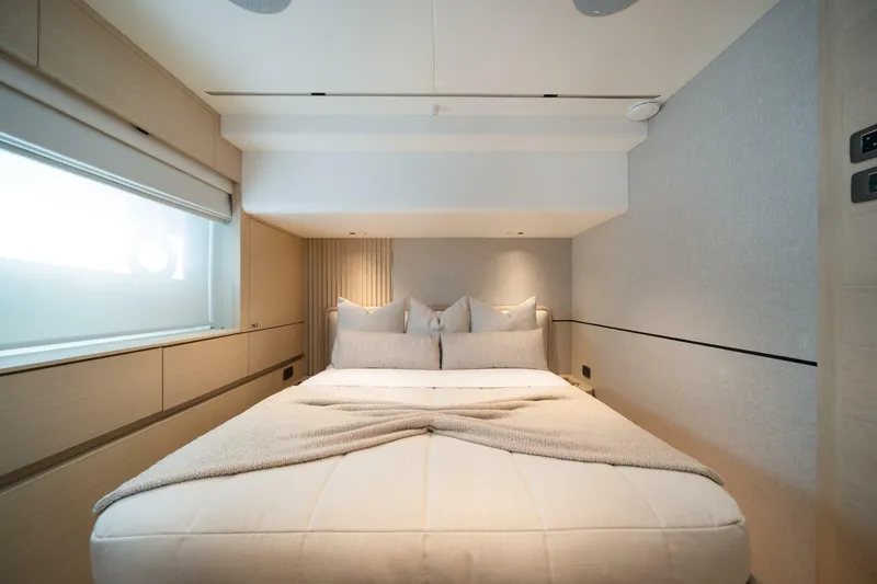 Slide: The Image of 2025 Princess X80 Flybridge - Meravi - 5922646