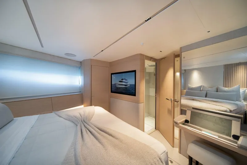 Slide: The Image of 2025 Princess X80 Flybridge - Meravi - 5922655