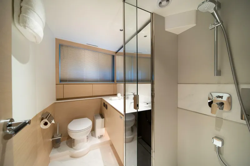 Slide: The Image of 2025 Princess X80 Flybridge - Meravi - 5922656