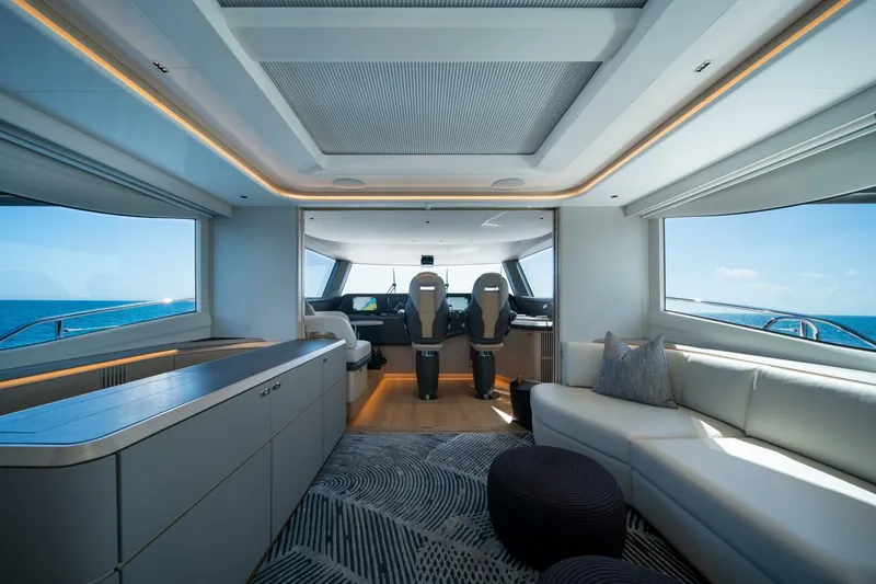 Slide: The Image of Princess 80 -Maravi Helm 2025 Princess X80 Flybridge - Meravi - 5922711