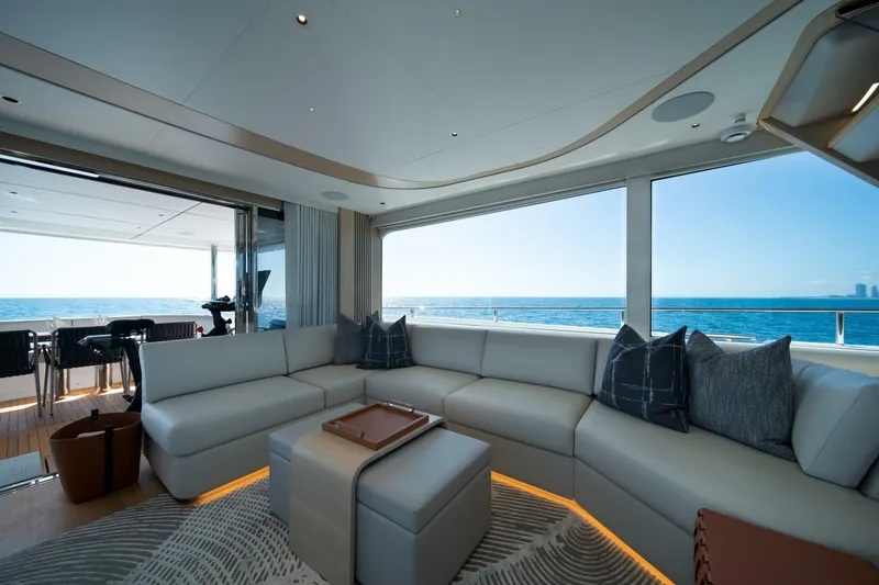 Slide: The Image of Princess 80 -Maravi  Salon 2025 Princess X80 Flybridge - Meravi - 5922549