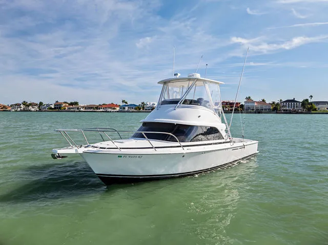Slide: The Image of Bertram 35 Flybridge 2017 - 67