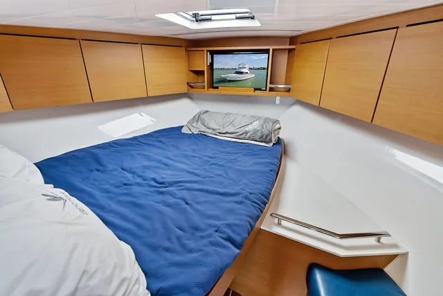 Slide: The Image of Bertram 35 Flybridge 2017 - 77