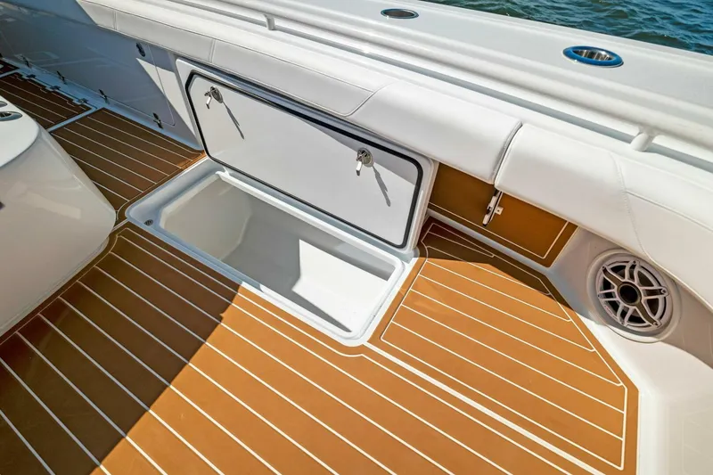 Slide: The Image of 2022 40 Barker Boatworks HPC  - 5923525