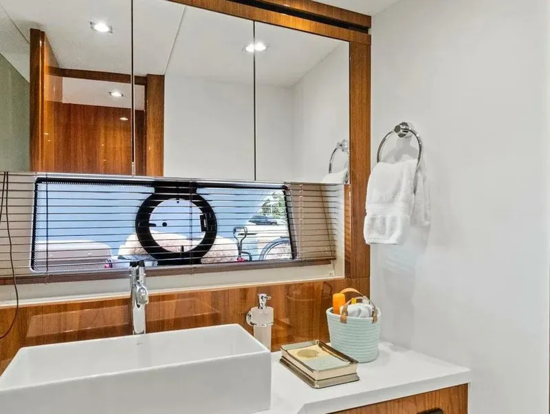 Slide: The Image of Sunseeker 68 Sport Yacht 2017 - 5923001