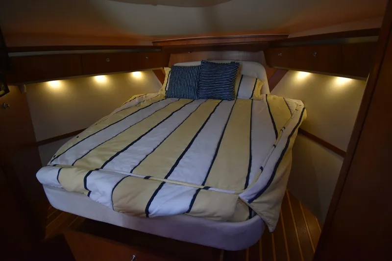 Slide: The Image of Tiara 36 2006 - 5923361