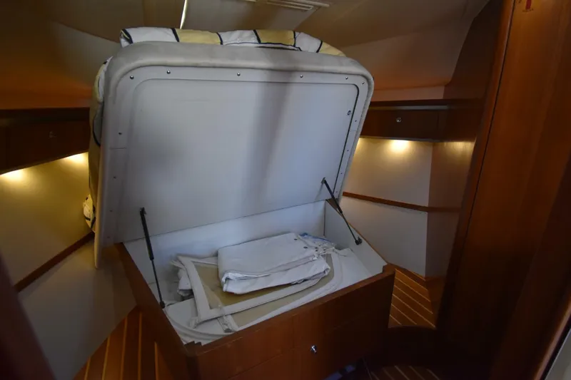 Slide: The Image of Tiara 36 2006 - 5923363