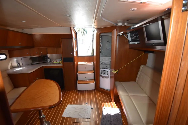 Slide: The Image of Tiara 36 2006 - 5923368