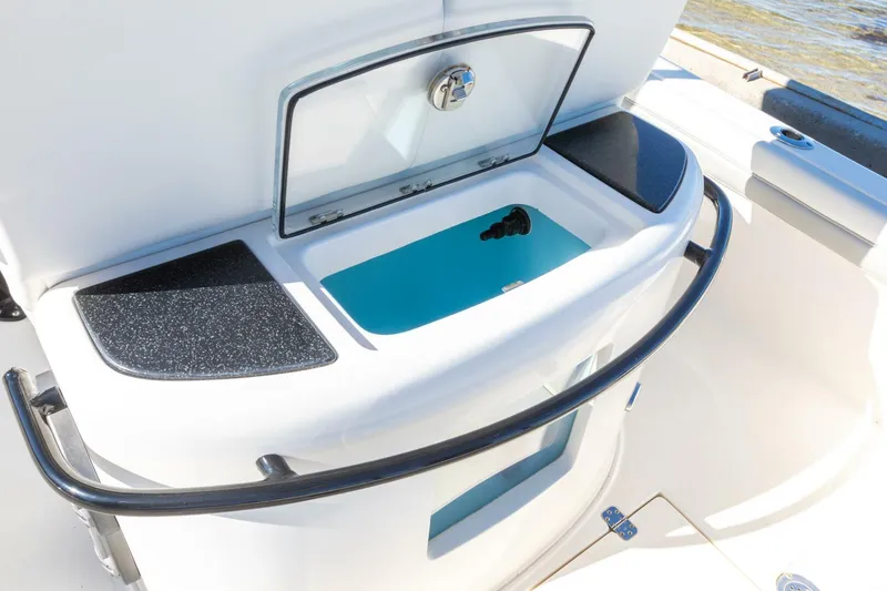 Slide: The Image of Shearwater 260 SS Carolina Aft Fishing Box - 5923930