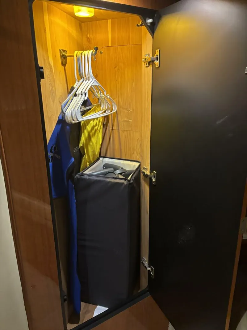 Slide: The Image of Sea Ray 420 Aft Cabin 2000 - 5965092