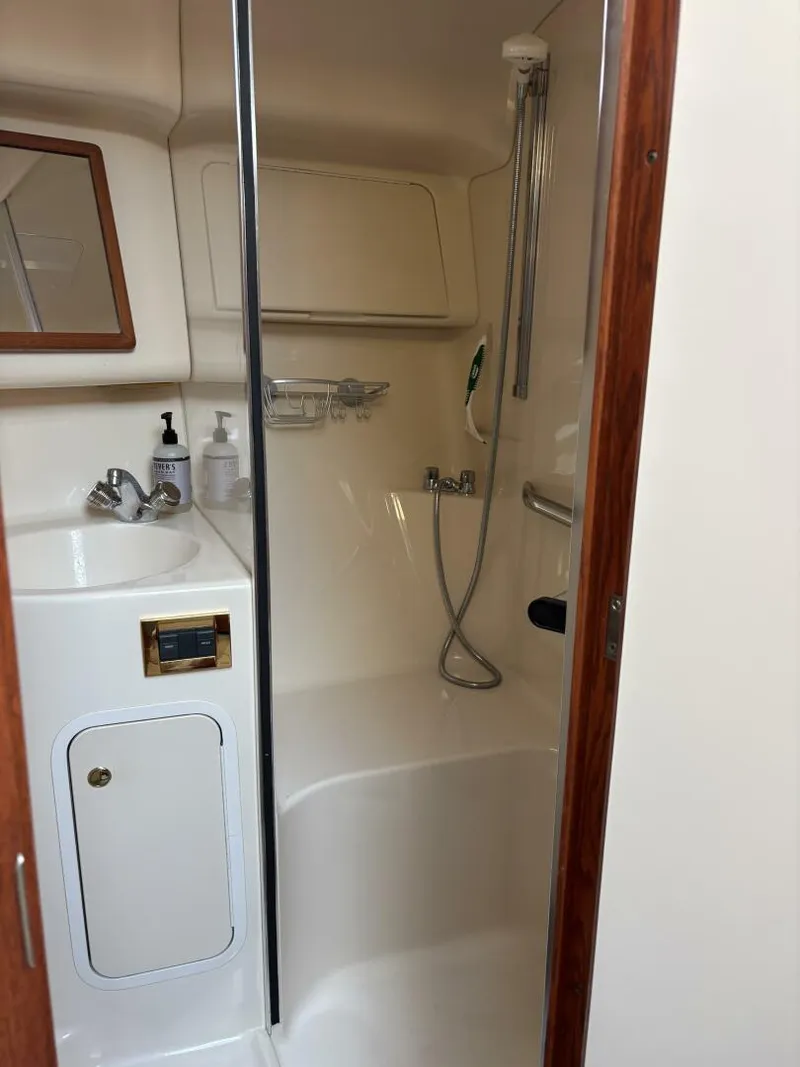 Slide: The Image of Sea Ray 420 Aft Cabin 2000 - 5965096