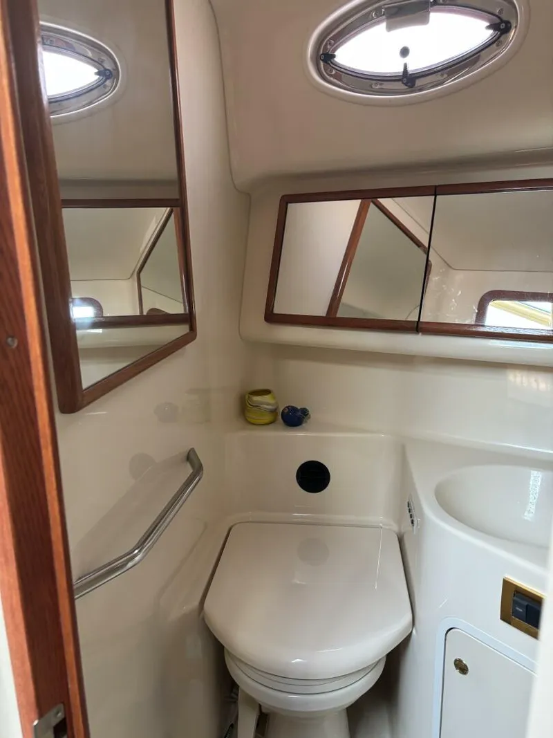 Slide: The Image of Sea Ray 420 Aft Cabin 2000 - 5965097
