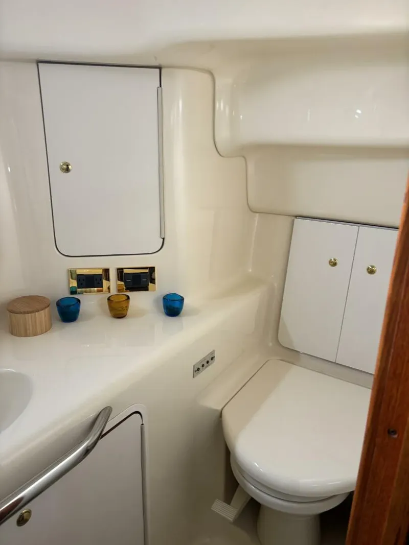 Slide: The Image of Sea Ray 420 Aft Cabin 2000 - 5965100