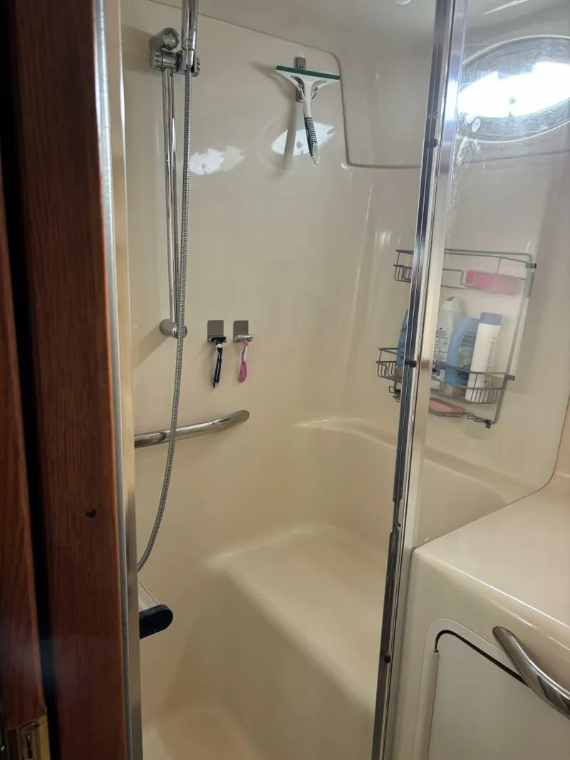 Slide: The Image of Sea Ray 420 Aft Cabin 2000 - 5965101