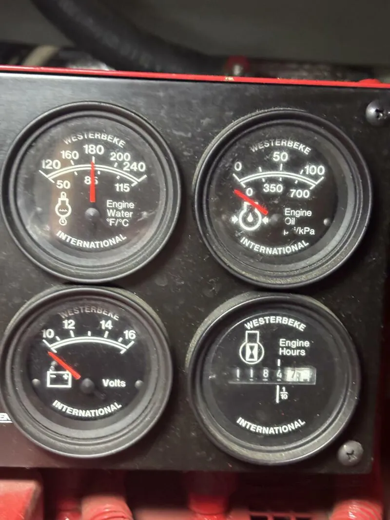 Slide: The Image of Sea Ray 420 Aft Cabin 2000 - 5965106