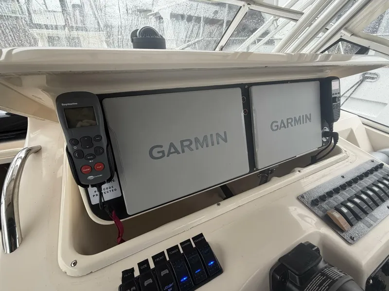 Slide: The Image of Grady-White 33 2004 - 5923951