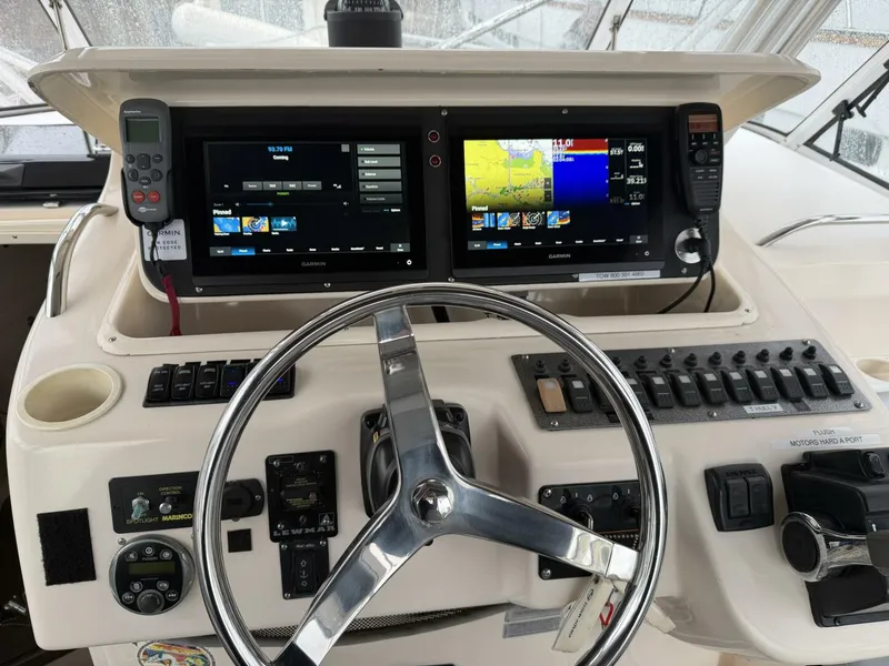 Slide: The Image of Grady-White 33 2004 - 5923969