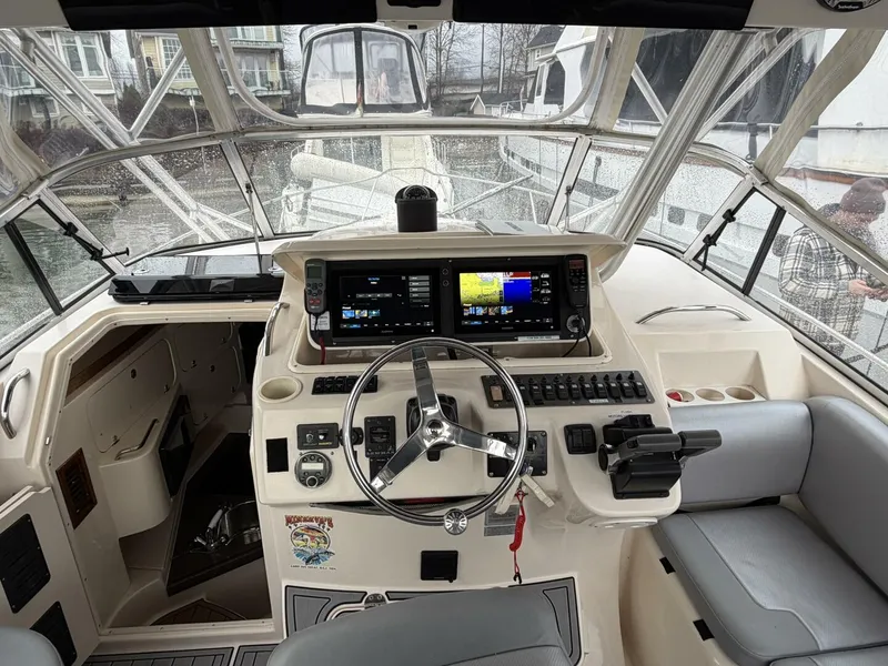 Slide: The Image of Grady-White 33 2004 - 5923971