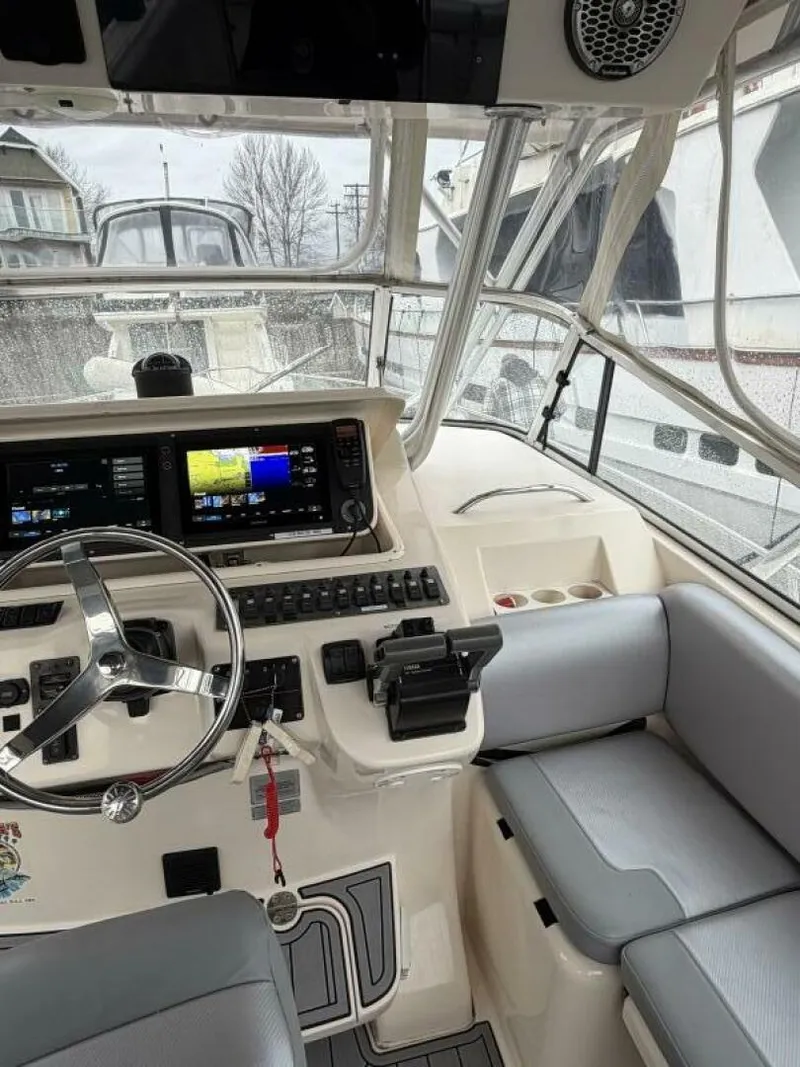 Slide: The Image of Grady-White 33 2004 - 5923973