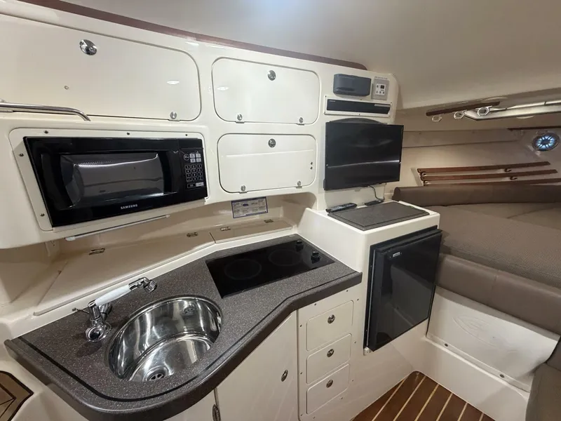 Slide: The Image of Grady-White 33 2004 - 5923952