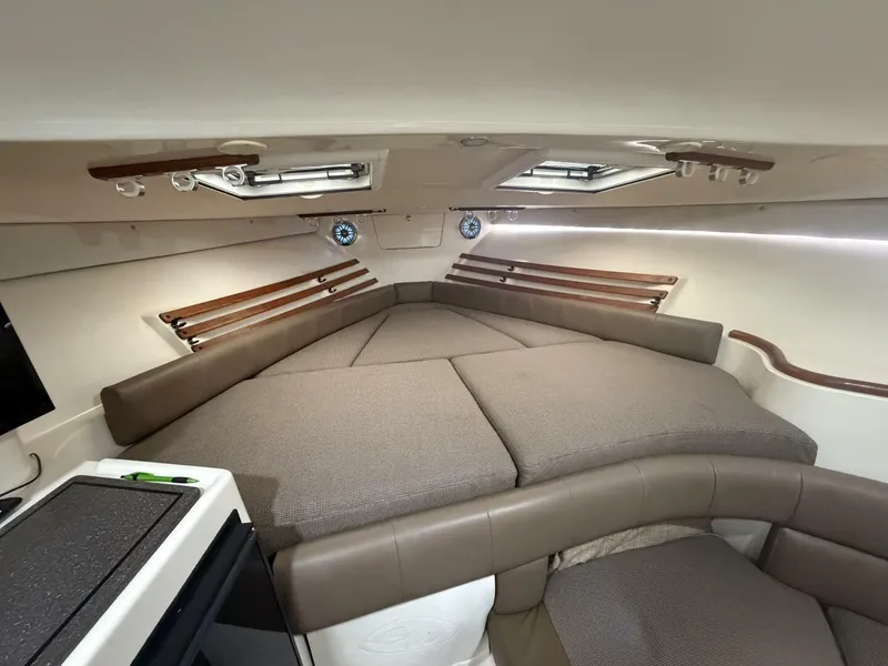 Slide: The Image of Grady-White 33 2004 - 5923953