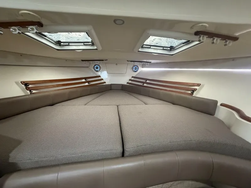 Slide: The Image of Grady-White 33 2004 - 5923956